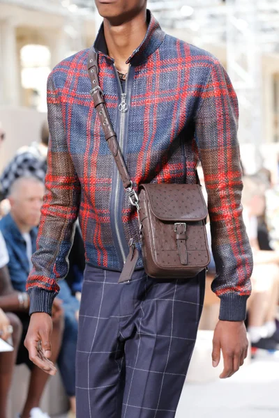 Look 50